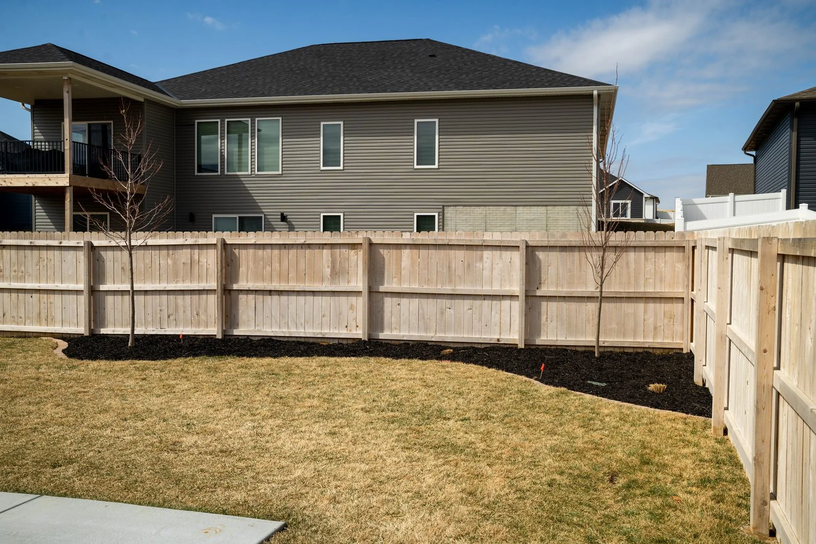 Shrub planting and mulch Lincoln NE