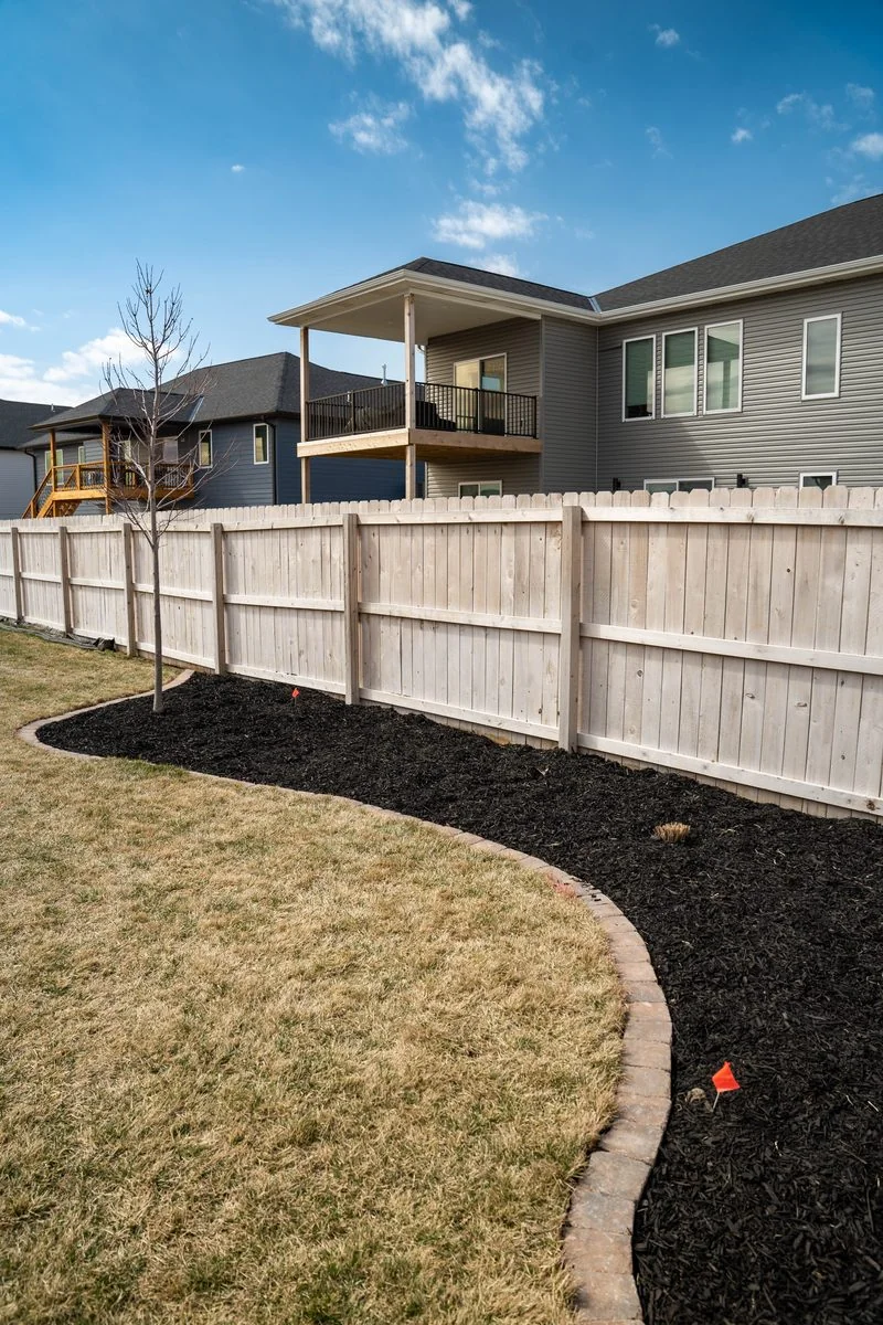 Mulch beds and edging Elkhorn NE